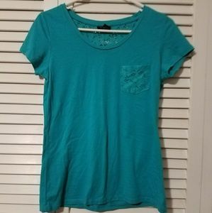 Short sleeve shirt with lace accents